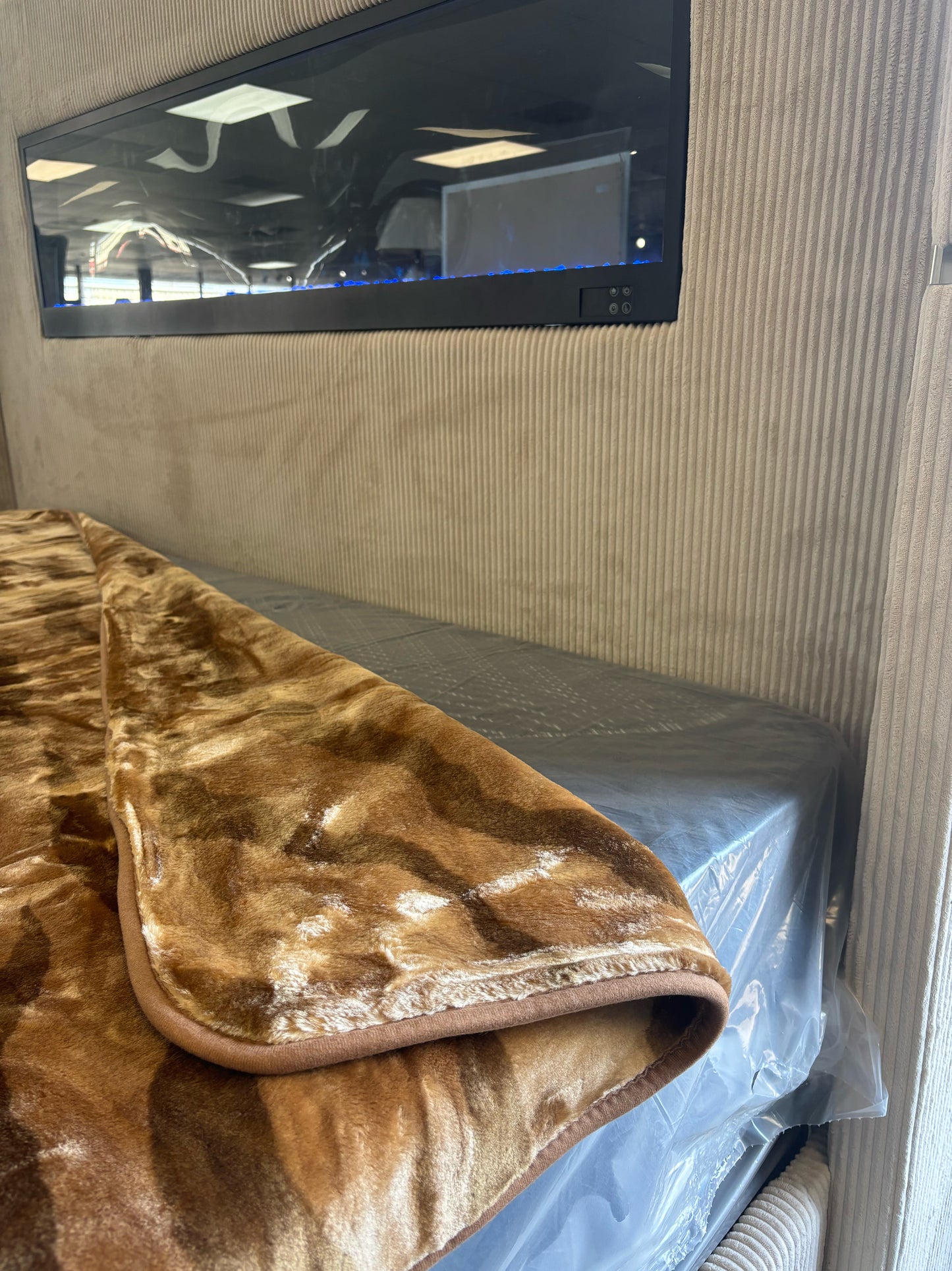 BM122 Solaron Blanket Korean Mink - Twin White Tigers Brown