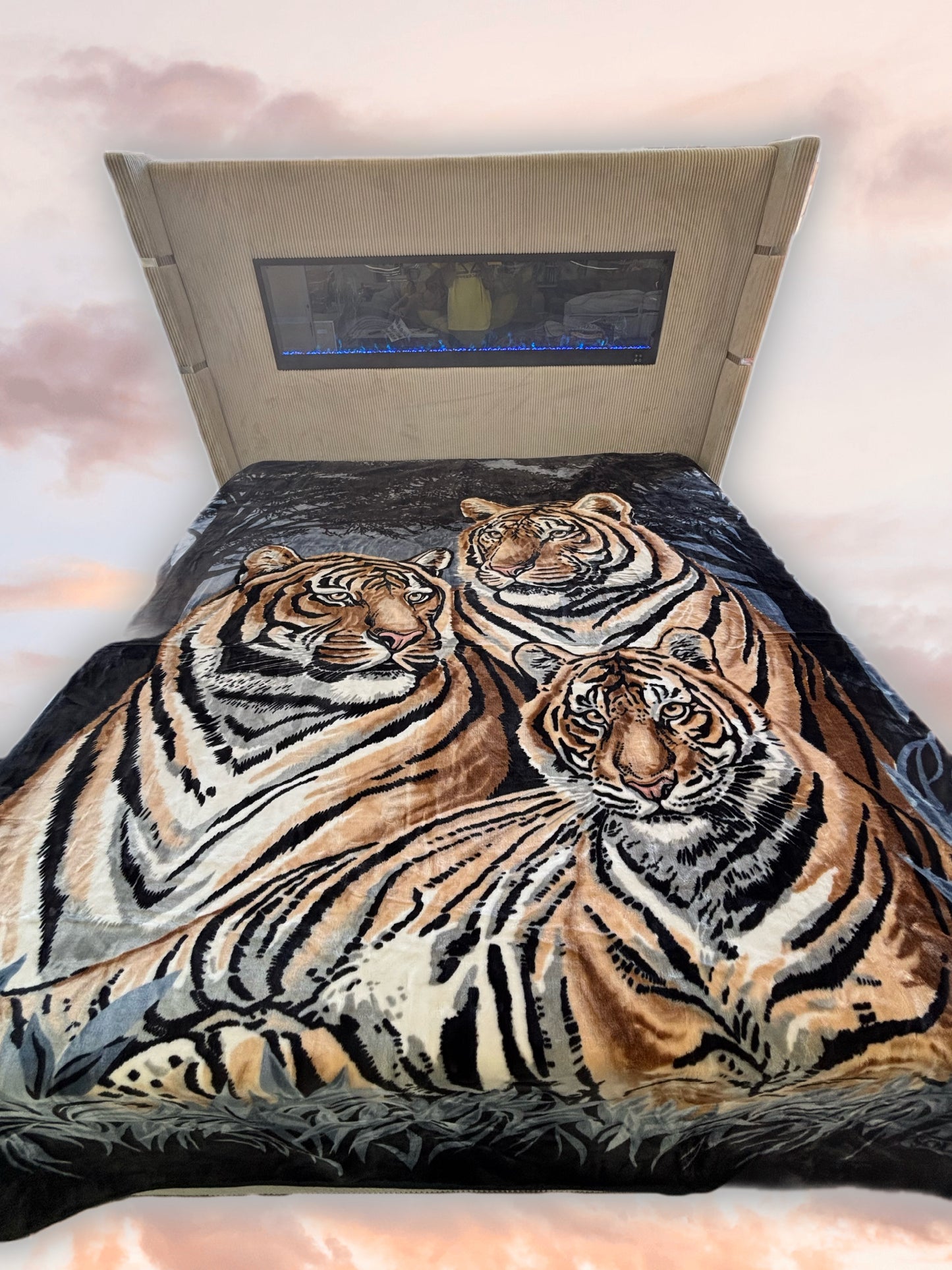 BM253 Solaron Blanket Korean Mink - Tiger Family Blue