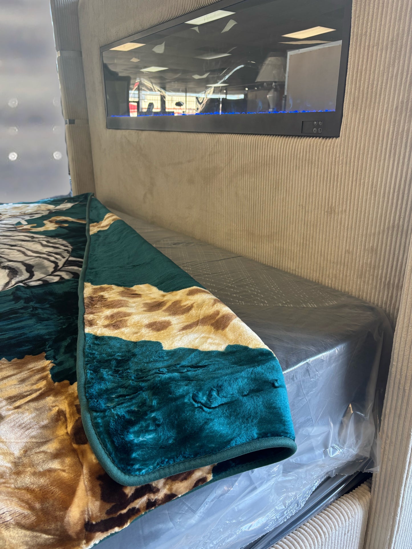 Solaron Blanket White Tiger