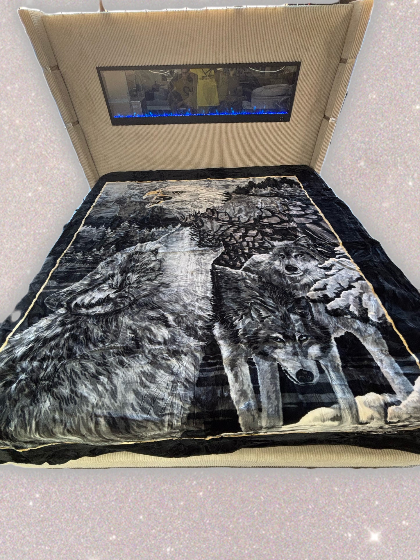 BM270 Solaron Blanket Korean Mink - Wolf Trio Hunt Black