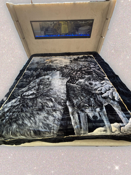 BM270 Solaron Blanket Korean Mink - Wolf Trio Hunt Black